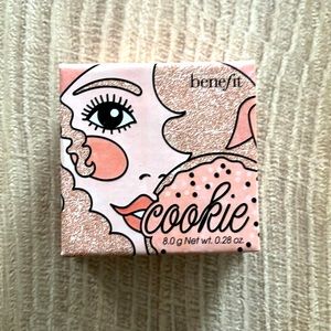 Too Faced Cookie highlighter